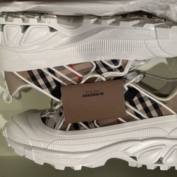 Burberry Arthur Women's Archive Beige/White Low-Top Sneakers Size 40EU/10US