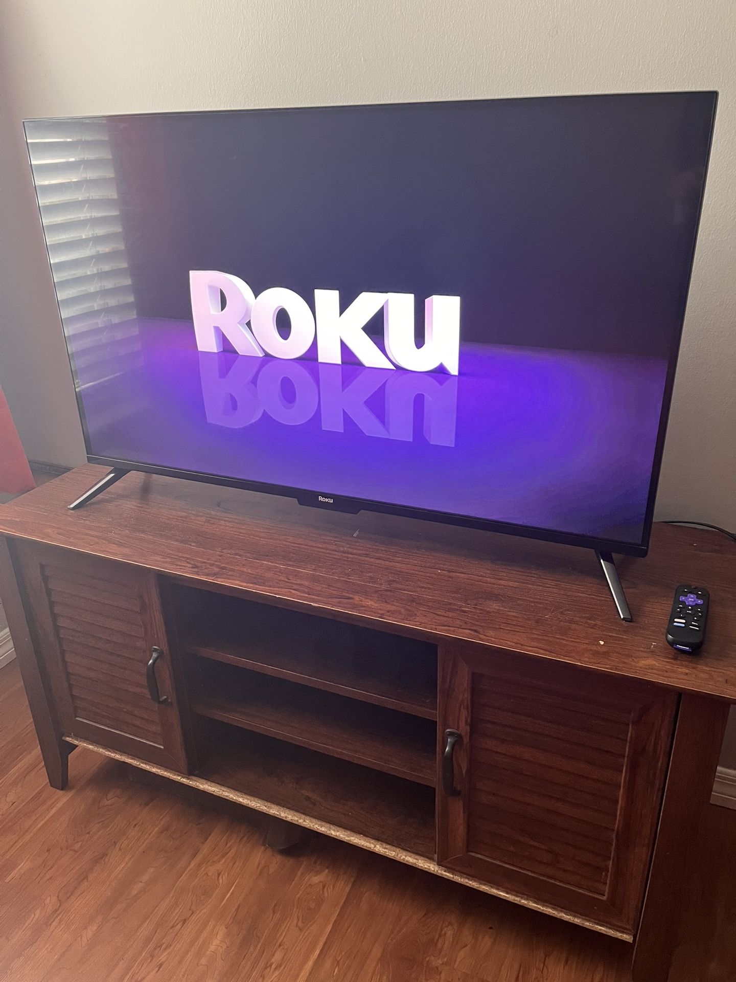 Roku - 43" Class Select Series 4K LED Smart RokuTV