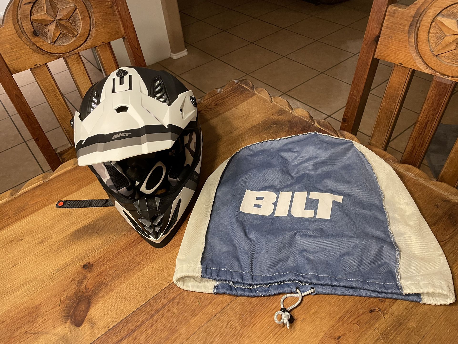 BILT Off-road helmet W/ Oakley Riding  Goggles 
