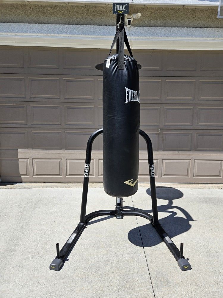 Punching Bag Speed Bag Dual Station Combo Stand Everlast. Speed Bag Is Brand New.....GREAT CONDITION....
