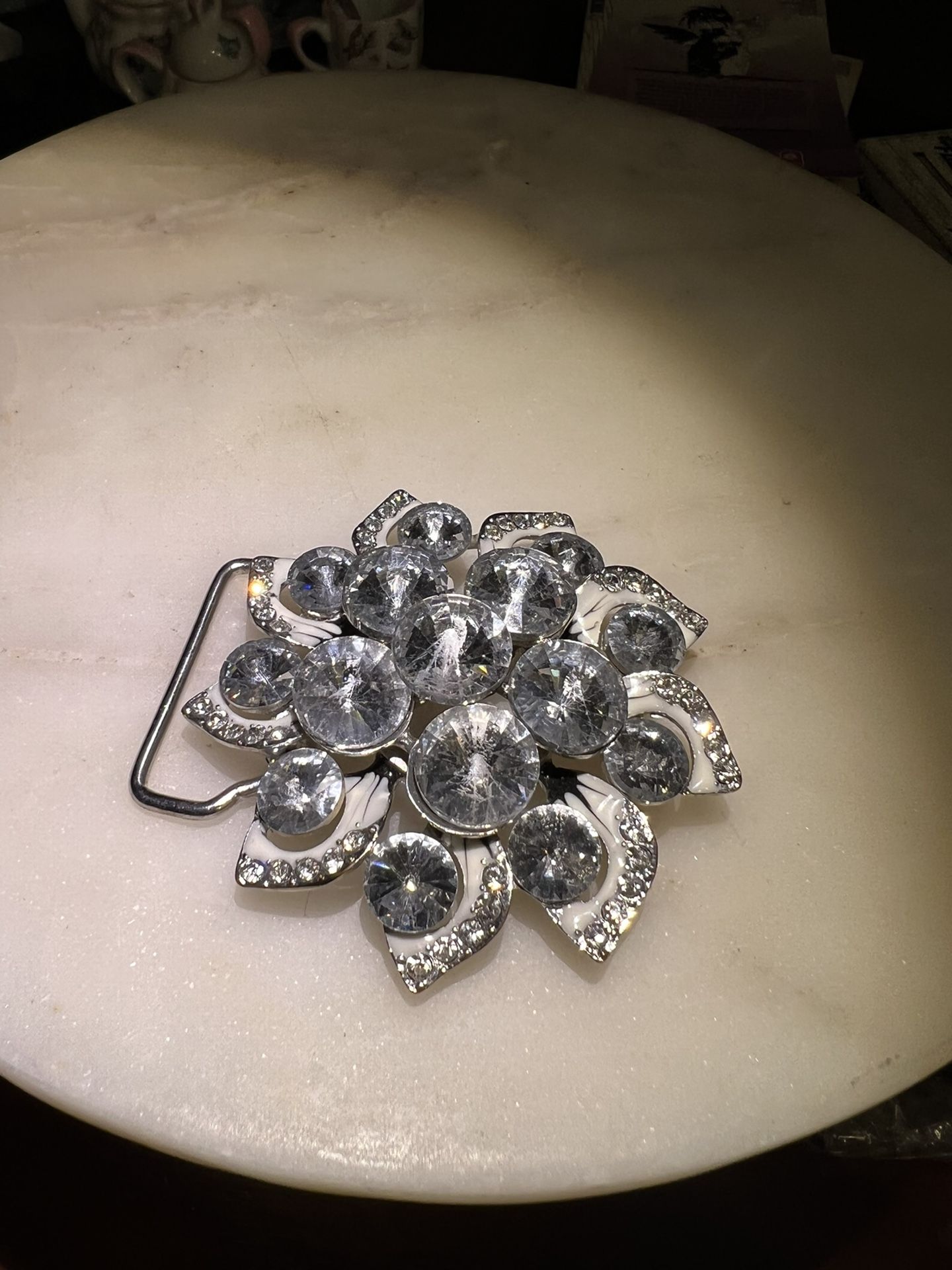 Pretty metal flower belt buckle, the rhinestones have scratches as shown in the pictures but still very pretty!