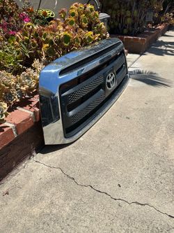 2012 Toyota Tundra Grill
