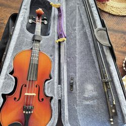 1/4 Suzuki 220 Violin With KUN Shoulder Rest