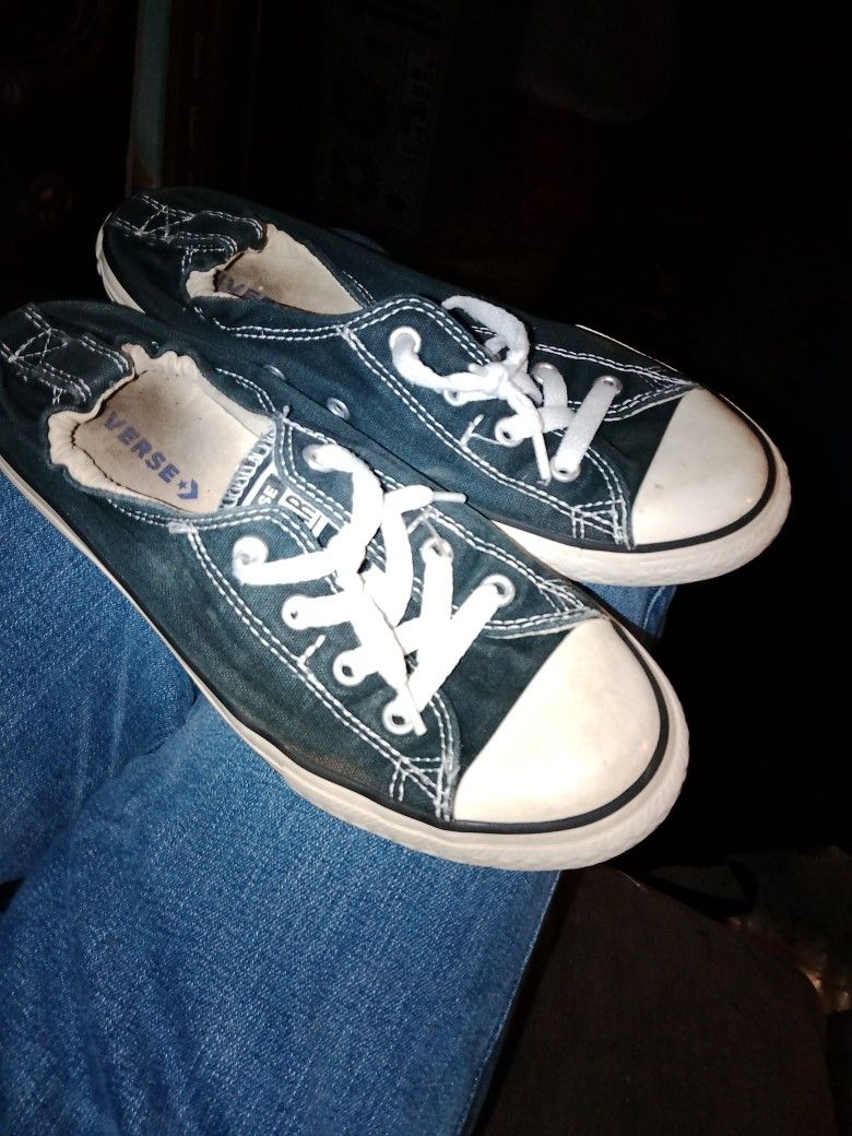 Converse Size 4.5 Boys 6 Ladies Good Condition