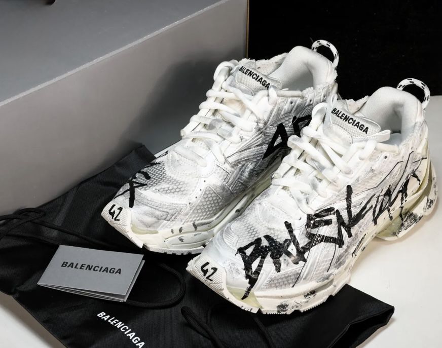 B Runner White Araffiti