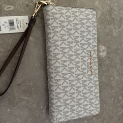Brand New Michael Kors Wallet Wristlet 
