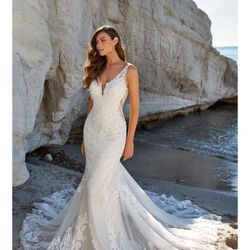 DISCOUNT: This Weekend Only! Eddy K Katia bridal Gown Size 14