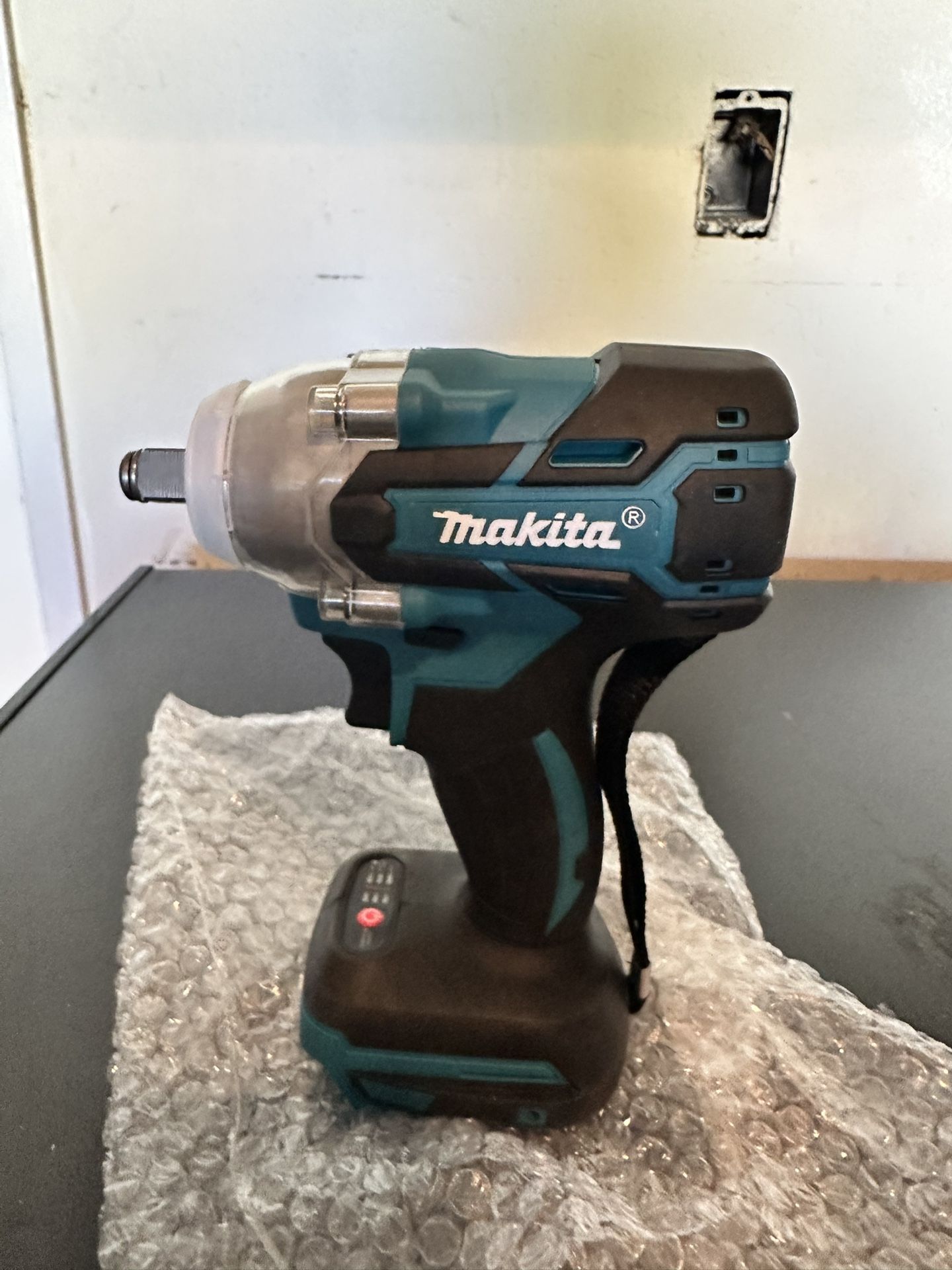 MAKITA 1/2” AND 1/4” MID TORQUE AND IMPACT COBO DRIVER