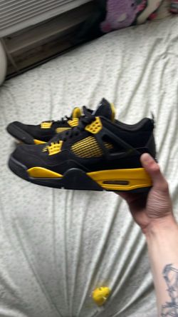 JORDAN 4’s Thunders
