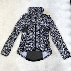 Titika Active Couture Women's Size 8 Black and White Jacket Graphic Zip. 