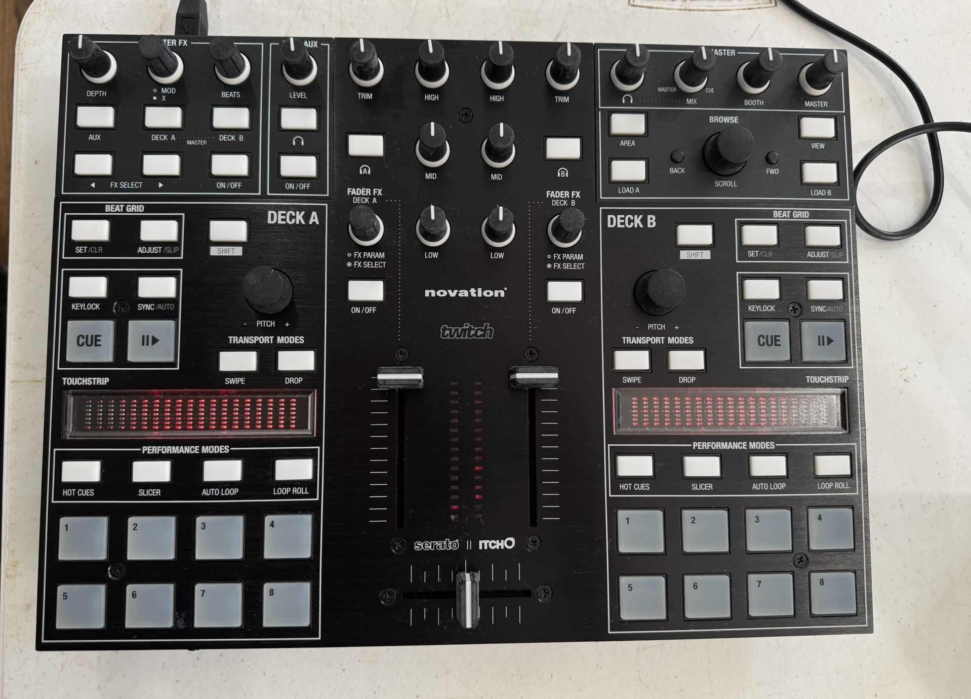 Novation Twitch Serato Itch DJ Controller