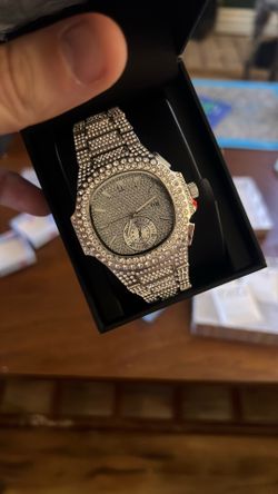 Vvs Crystal Watches And Vvs Diamond Earrings