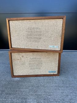 KLH vintage pair of small speakers