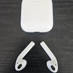 Apple AirPods 2nd Generation A2032 & A2031 w/ original charging case A1602