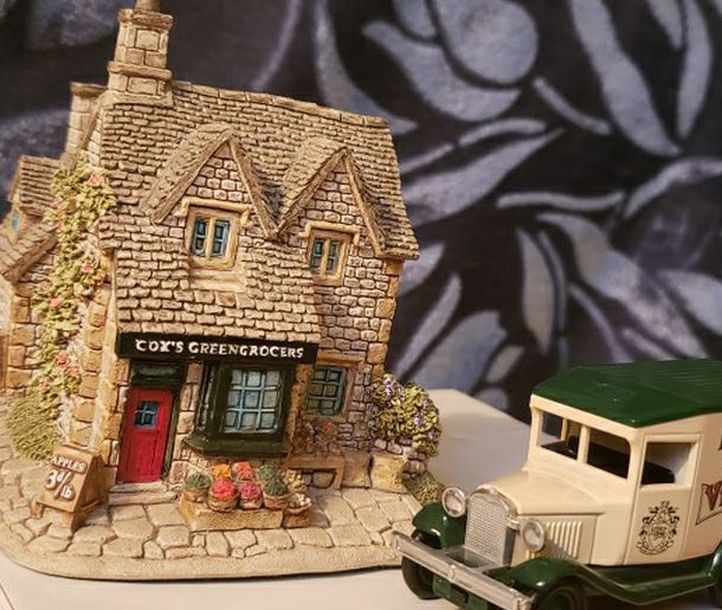 Lilliput Lane "Cox's Greengrocer" with toy van