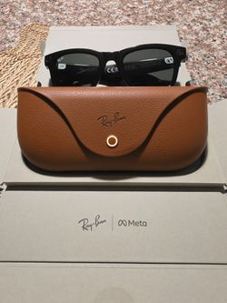 Gen 2 Ray-Ban Meta Smart Glasses with Case *WARRANTY Included*