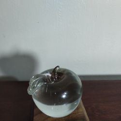 VINTAGE ART GLASS APPLE PAPERWEIGHT 4.5"×3" - M11