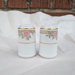 Fine China salt and pepper set