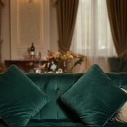 Green Velvet Sofa with Lucite Legs – Modern & Comfy