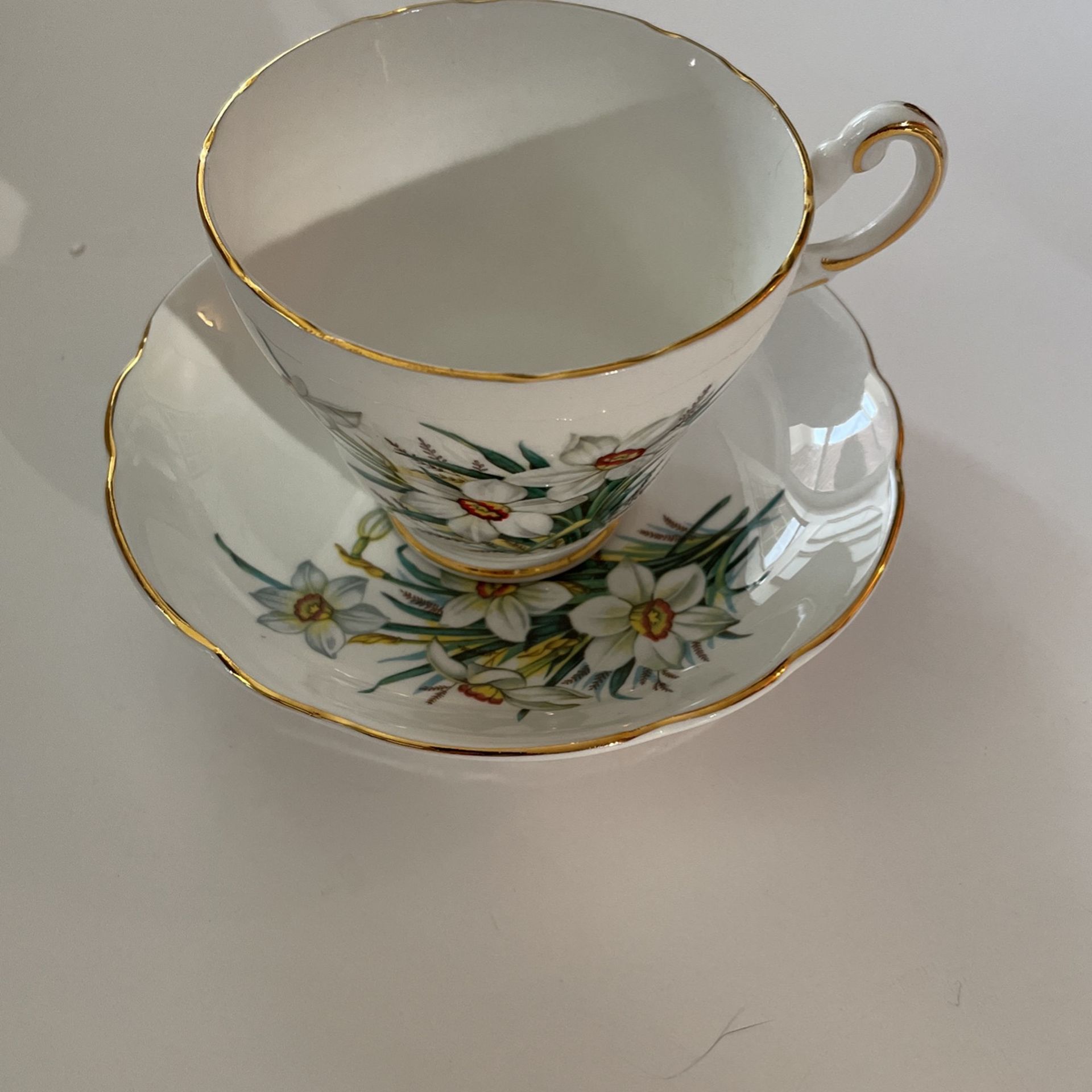 Regency Bone China Tea Cup And Saucer Set Gold Gilt White Flowers England