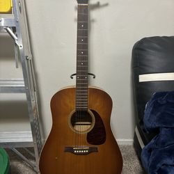 Seagull Entourage Rustic Acoustic Guitar. 