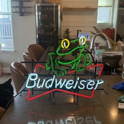 Vintage Budweiser Frog Neon Beer Sign (1995, Everbrite) – Works Great!