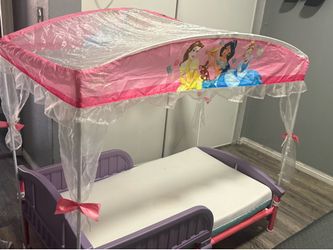 Cama de princesa en buenas condiciones