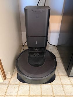 iRobot Roomba i7+ (705) Robot Vacuum