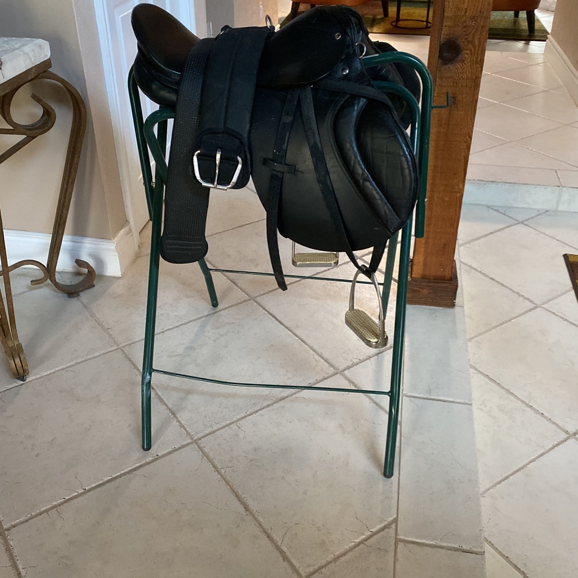 Saddle, Saddle Rack, Girths for Sale in Laud Lakes, FL OfferUp