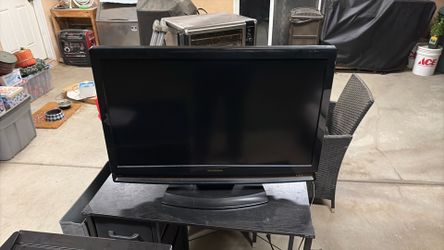 Sylvania 32" Flatscreen Tv (Used)