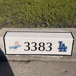 Custom Curb Painting