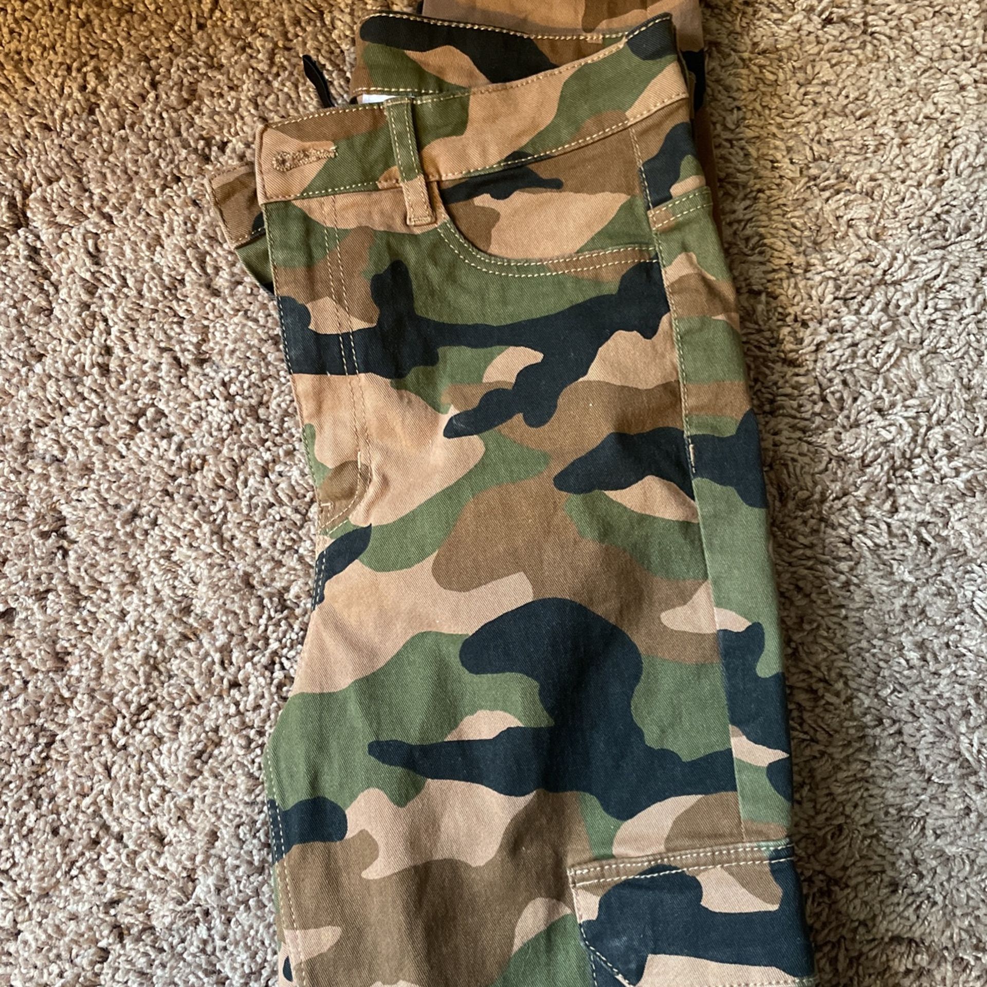 Women’s camo pants