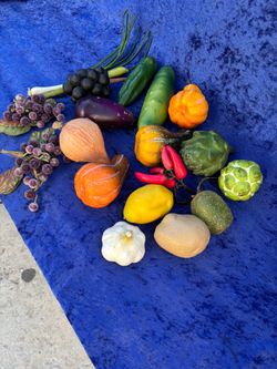 Good condition vegetable decor altogether $25