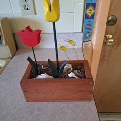 Wood and Bees Decor