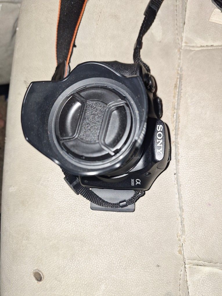 SONY A 3000 CAMERA AND SONY LENS