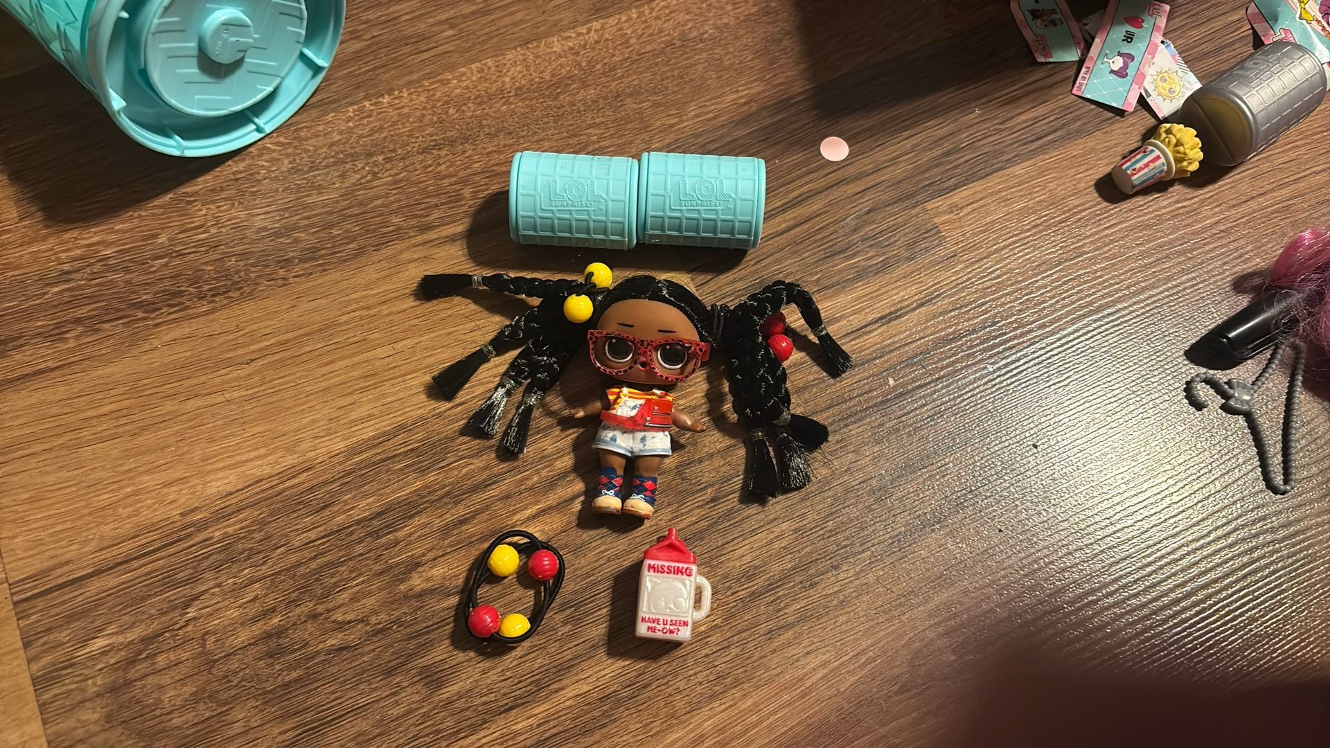 LOL SUPRISE HAIRSPRAY DOLL NAME: OFFBEAT
