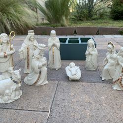 Lenox Holy Family With Crystal star / Nativity Set $50