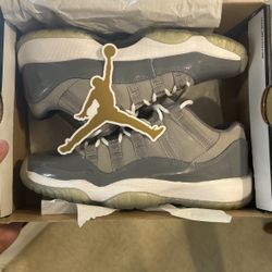 Jordan 11 Retro Low  Size 4.5 