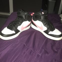 Nike Court Borough Mid 2 size 6Y in Black/White/Sunset