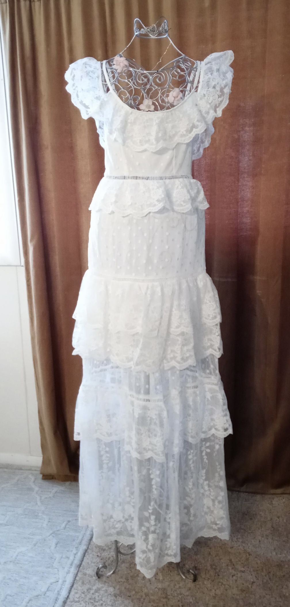 Beautiful lace dress! White color Size S