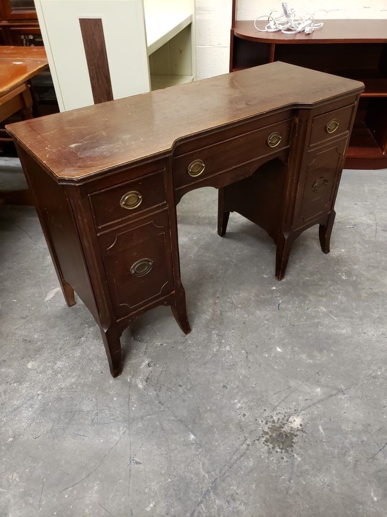 Huntley Furniture antique 3/4 vanity