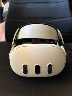 Meta Quest 3 128GB VR Headset – BOBOVR Strap + Battery, Case & Extras