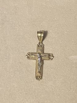 10-carat gold cross weighs exactly 1.7g, asking for $200, firm price, cash only, a great gift for this Christmas 🎄