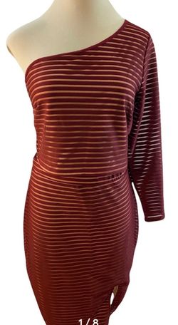 CURVY SENSE Women’s Burgundy Plus Size 2X Two-Piece One-Shoulder Skirt Set