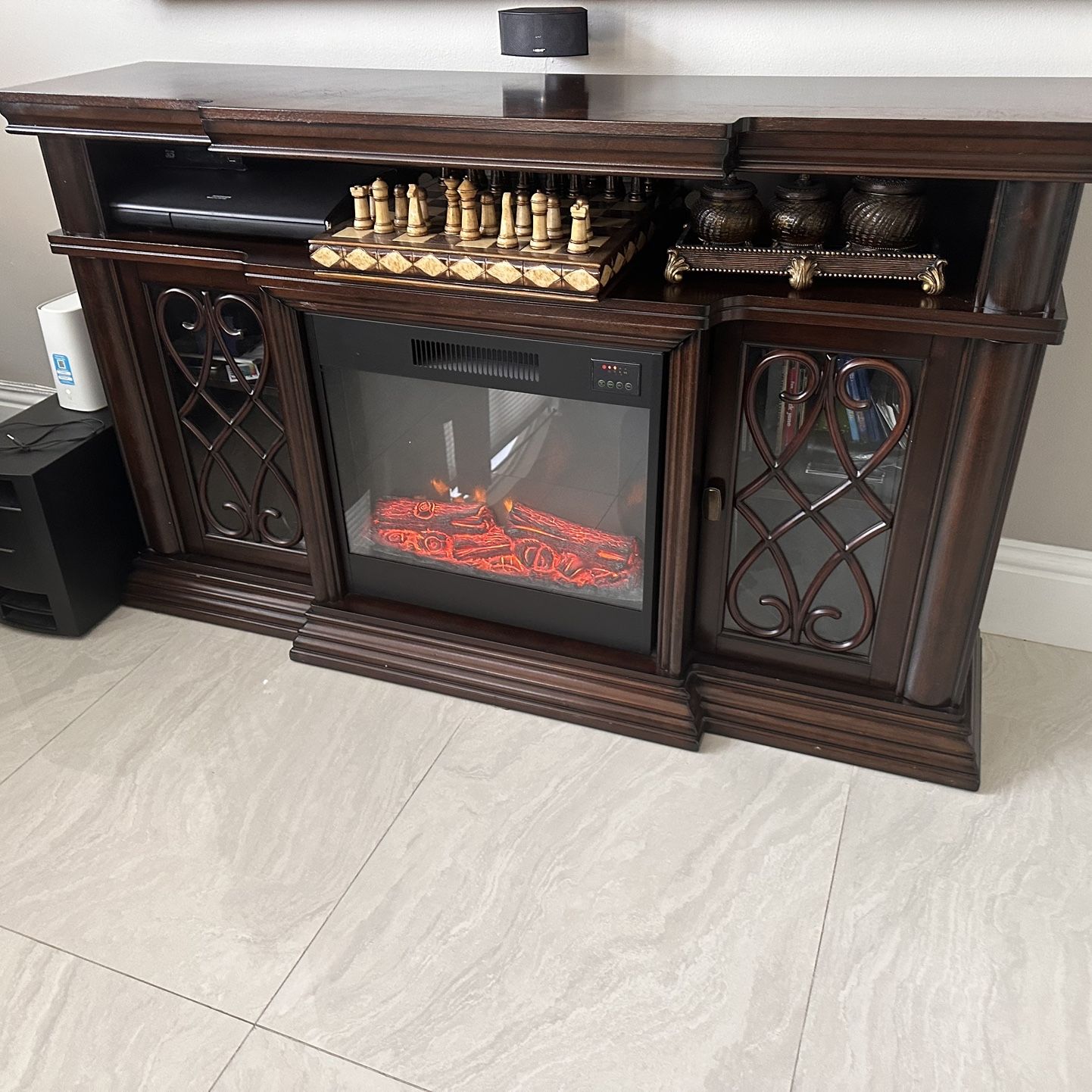 TV Stand With Electric chimney In Excelent Condition 