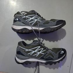 North face shoessize 13