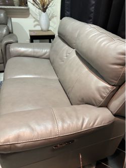 GREY LEATHER POWER RECLINING SOFA AND LOVE SEAT W/POWER HEADREST & USB