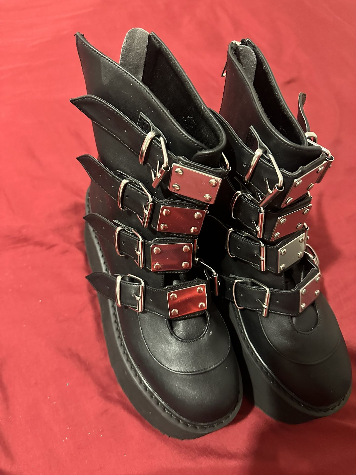 demonias boots