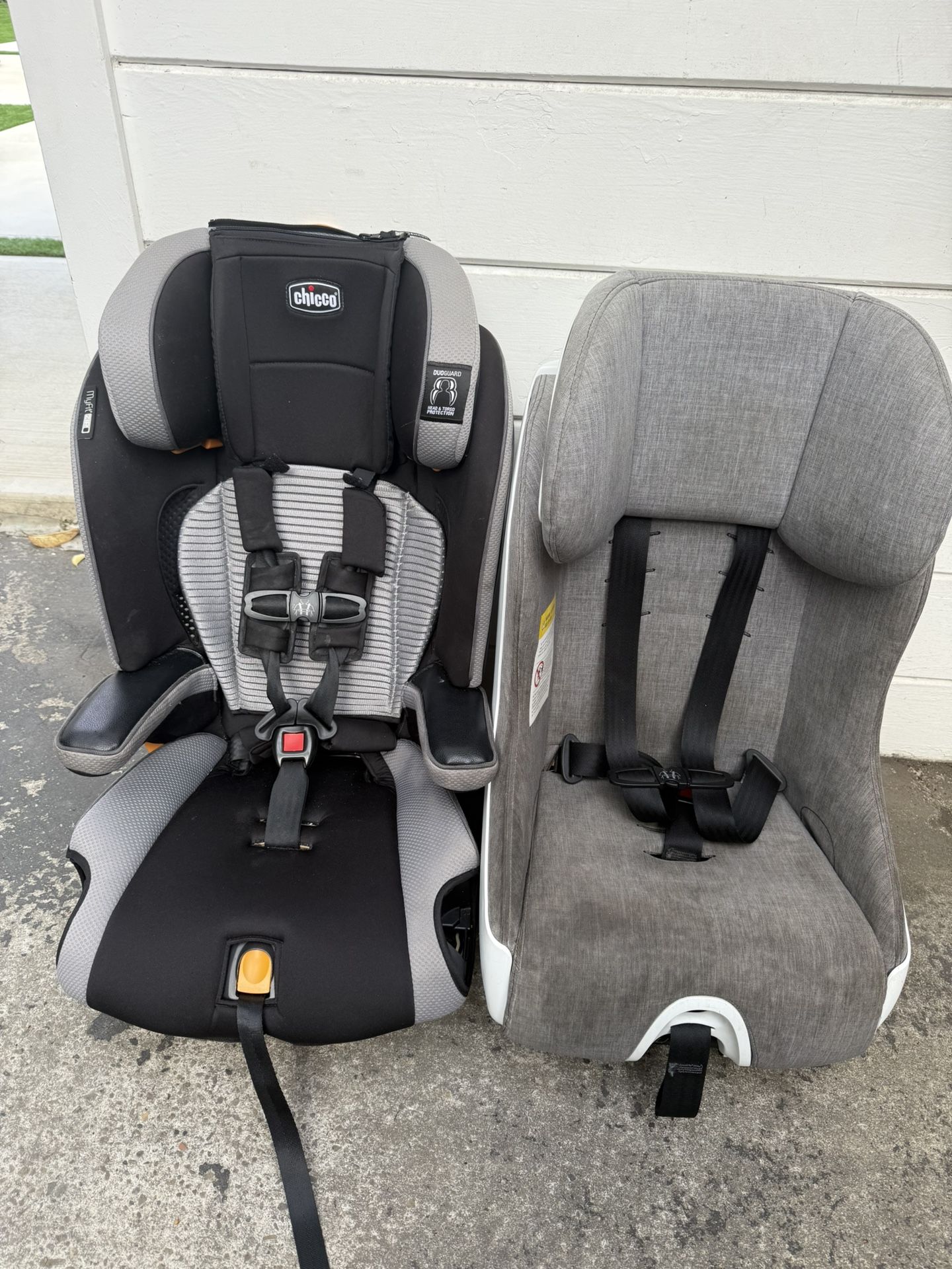 2 Car Seats
