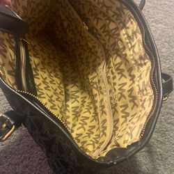 Hand bag for Sale in Moreno Valley, CA - OfferUp